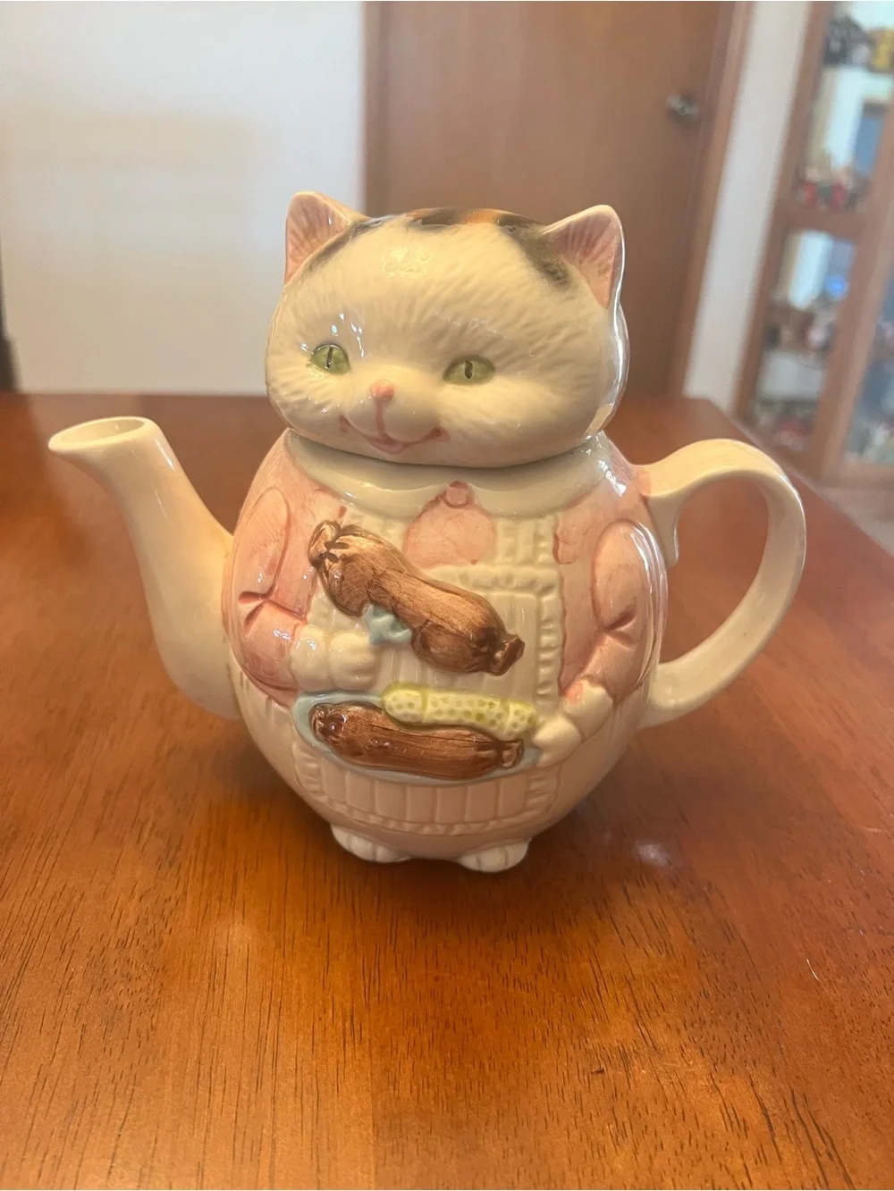 Cat-Shaped Ceramic Teapot in Pink and White - Ron Gordon
